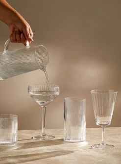 Fine grooved pitcher