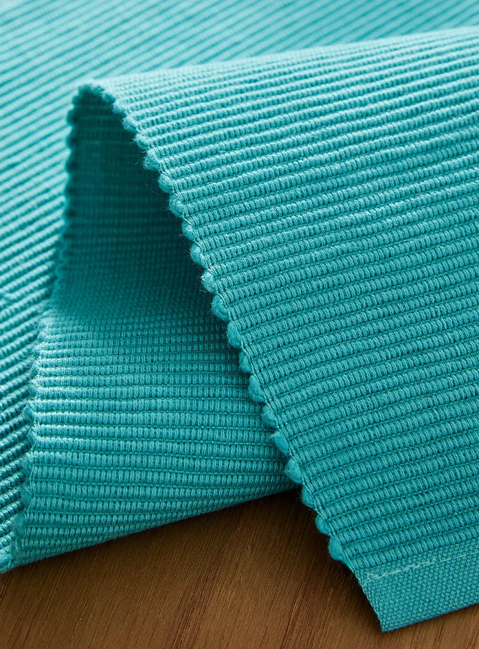 Fine grooves placemat