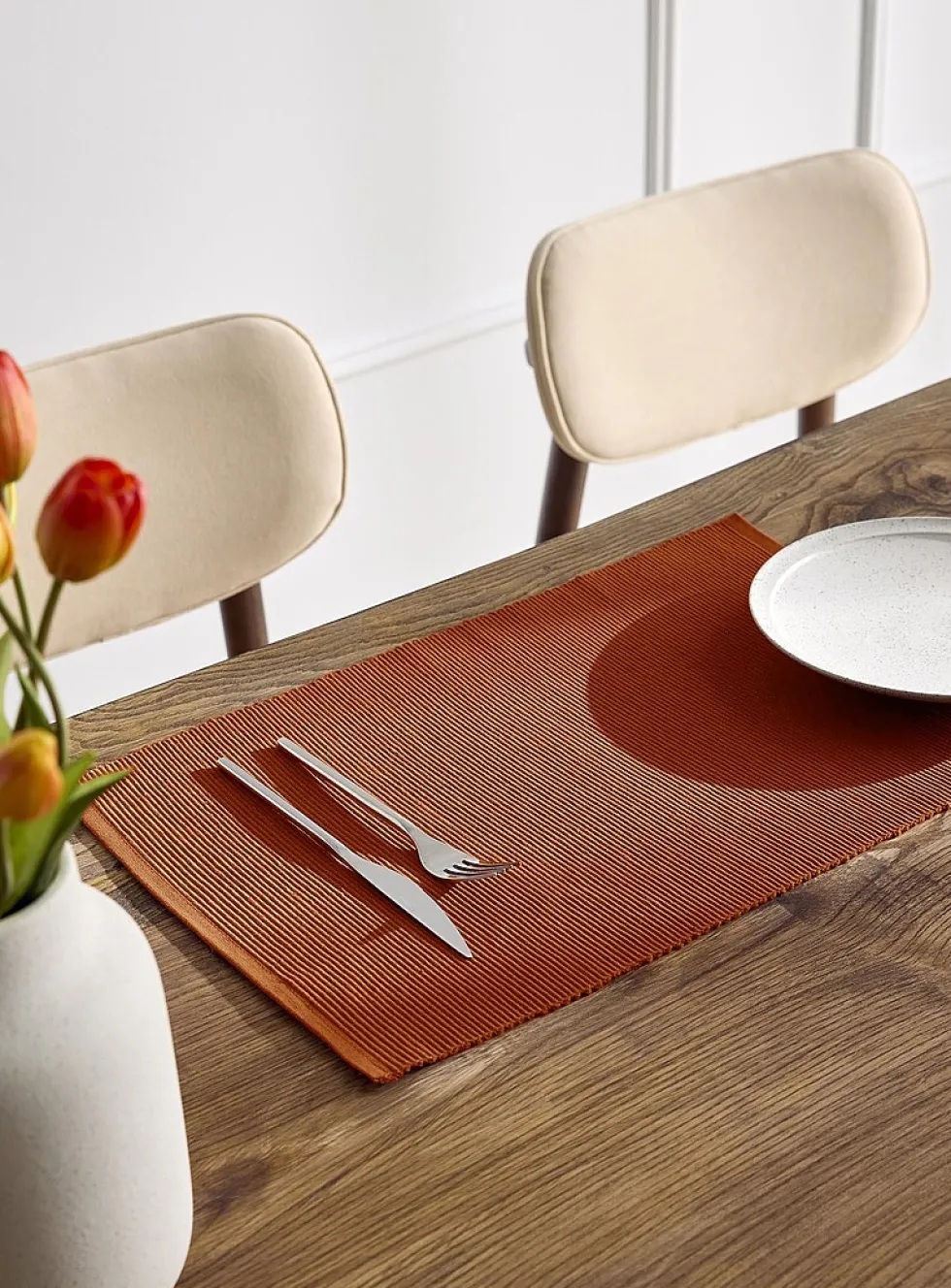 Fine grooves placemat