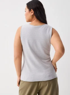 Fine knit buttoned sweater vest