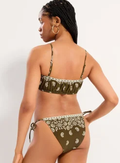Fine lace-trim high-cut slim bikini bottom