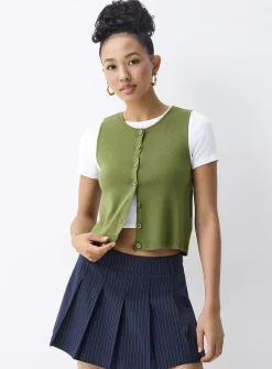 Fine-knit buttoned vest