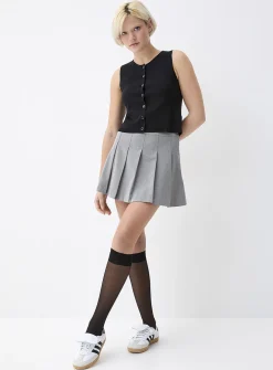 Fine-knit buttoned vest