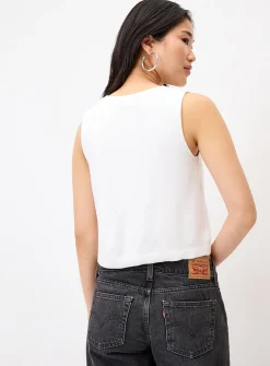 Fine-knit buttoned vest