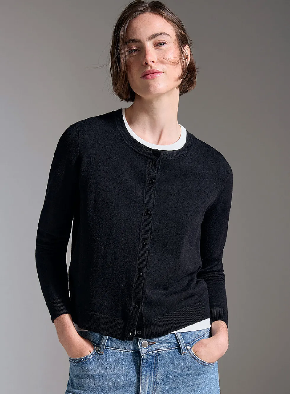 Fine-knit crew-neck cardigan