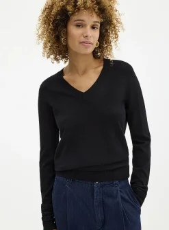 Fine-knit V-neck sweater