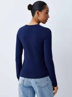 Fitted solid-colour crew-neck sweater