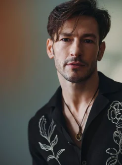 Floral embroidery knit shirt