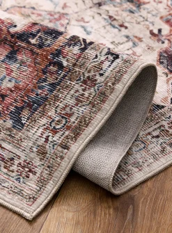 Floral medallion Persian-style rug