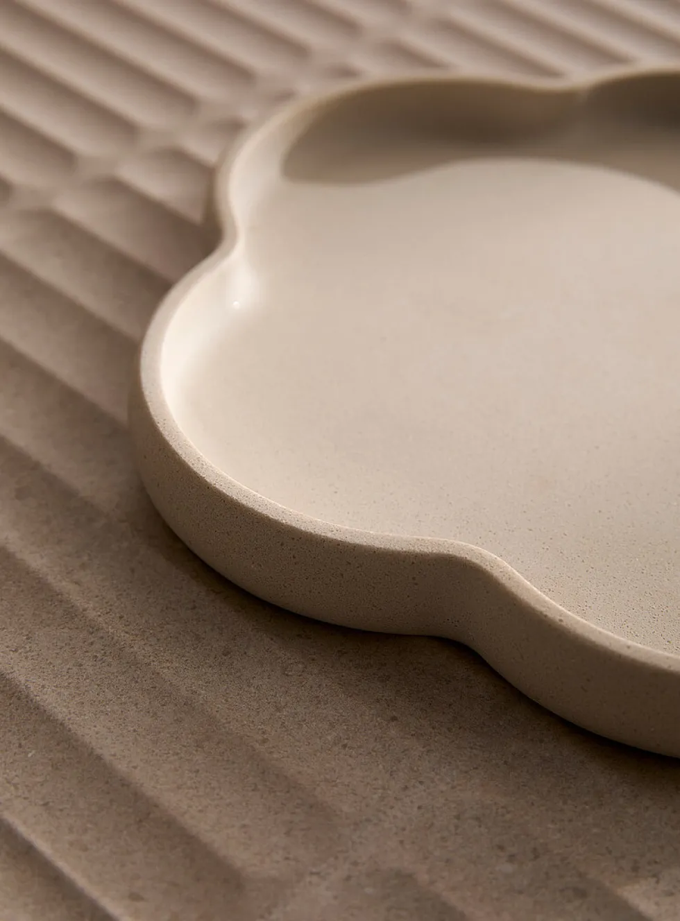Floral silhouette tray
