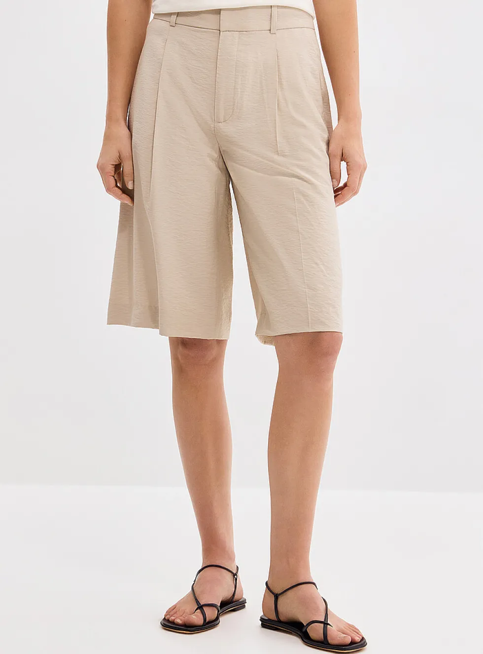 Flowy hammered Bermuda short