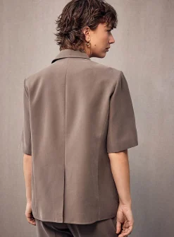 Fluid loose-fit short-sleeve blazer