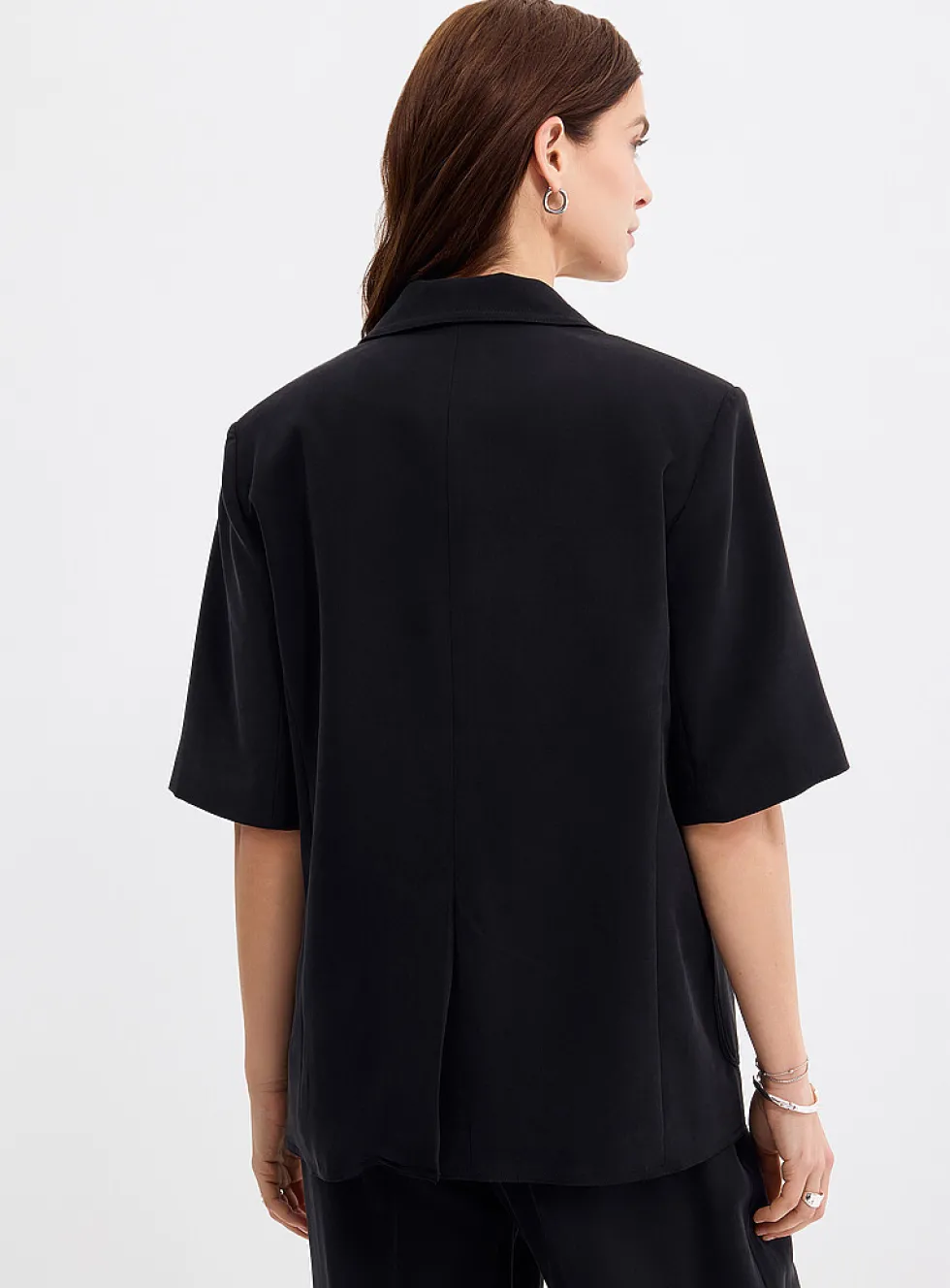 Fluid loose-fit short-sleeve blazer