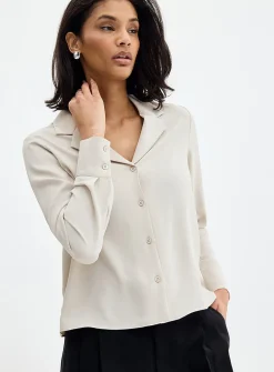 Fluid notched-collar shirt