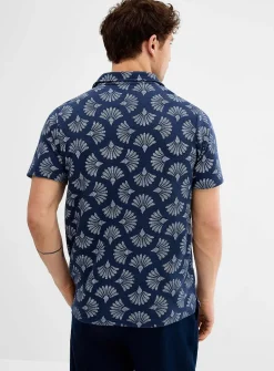 Geo fan print Johnny collar polo