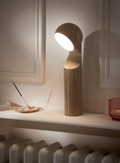 Geometric articulated portable lamp