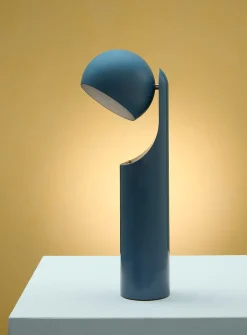 Geometric articulated portable lamp