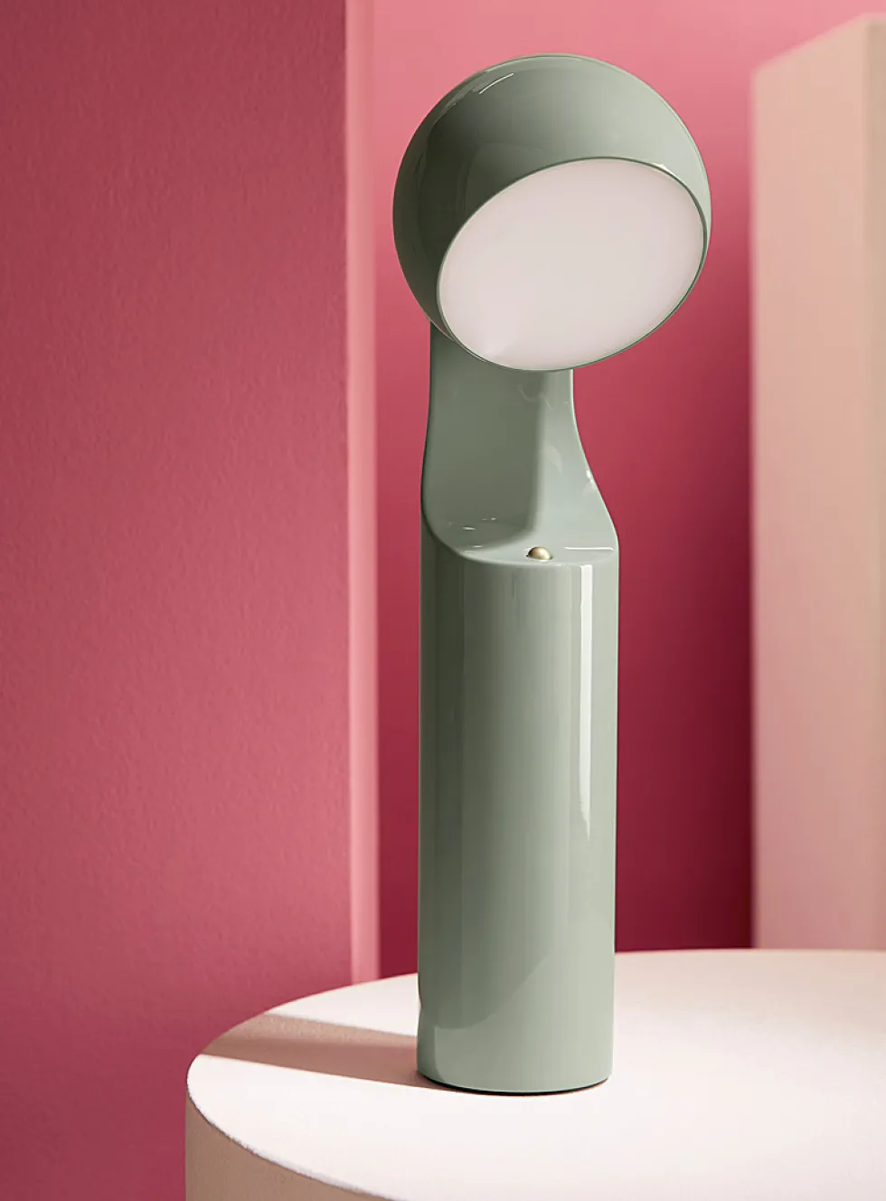 Geometric articulated portable lamp