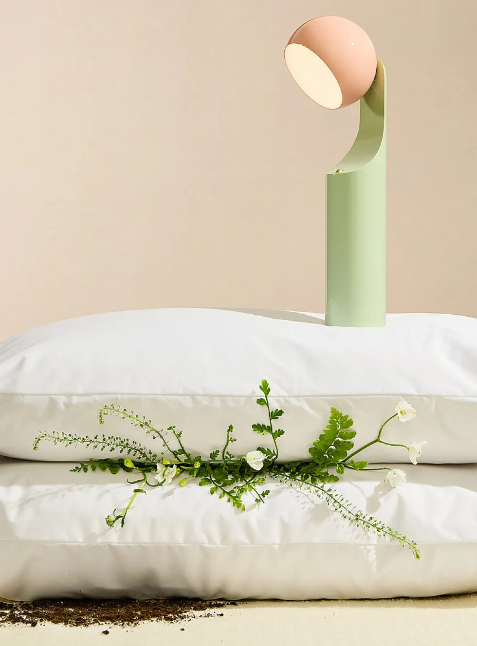 Geometric articulated portable lamp