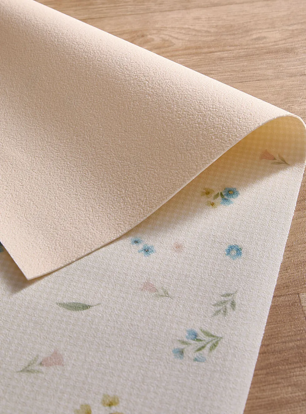 Gingham and wildflowers vinyl mat