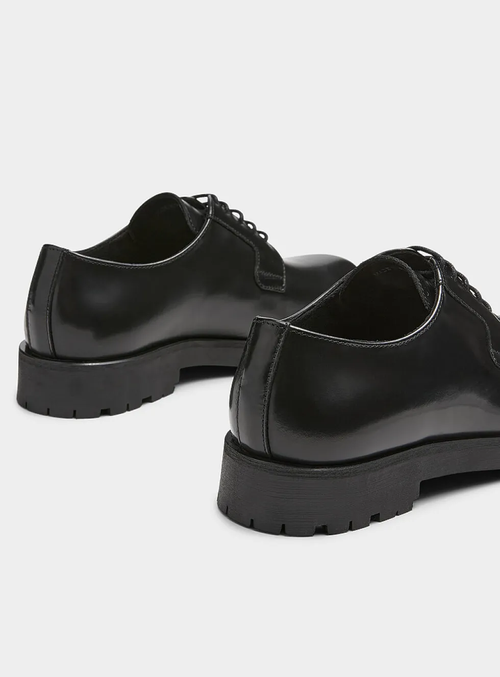 Glossy leather derby shoes
