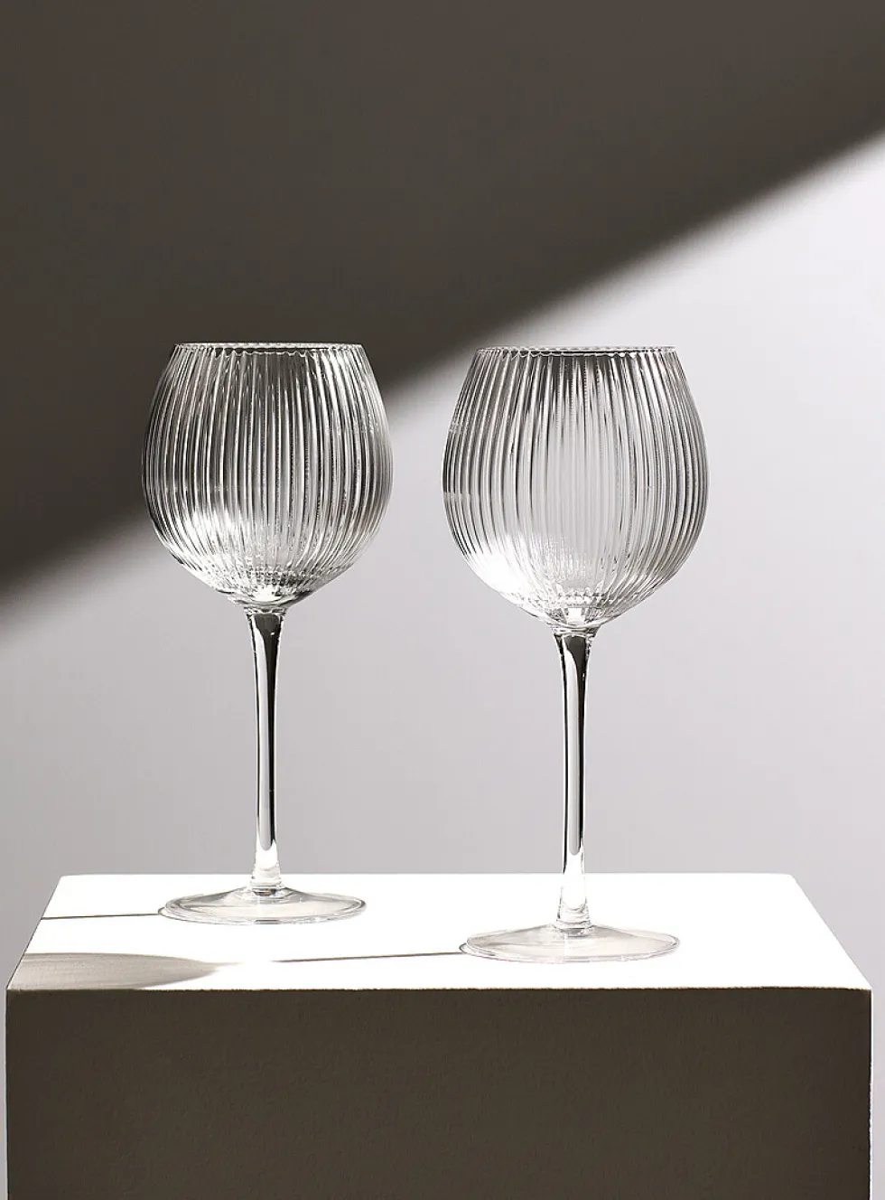 Grooved wine glasses