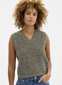Heathered knit V-neck sweater vest