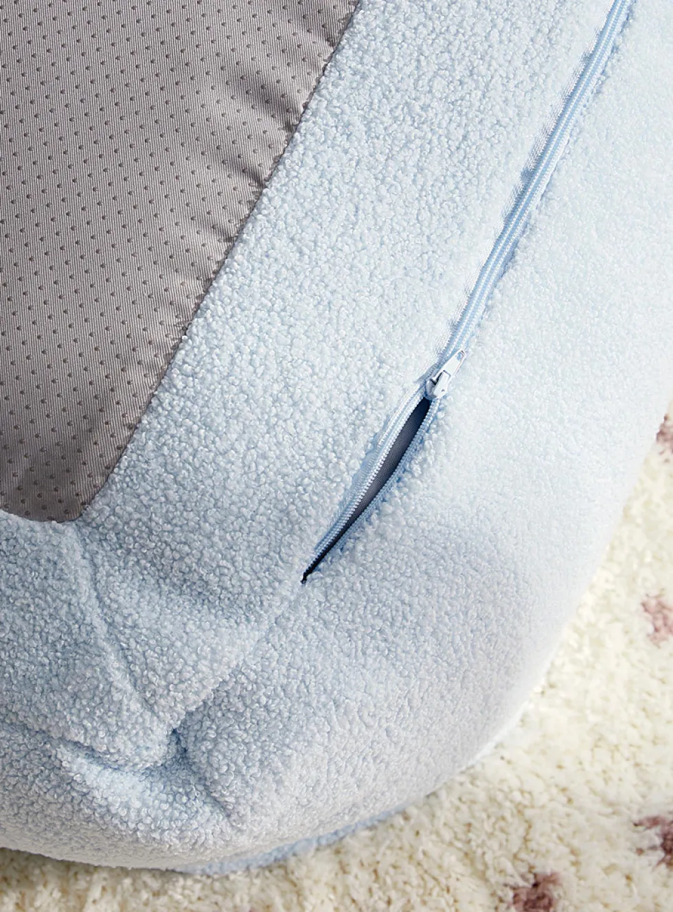 High-pile fleece mini chair