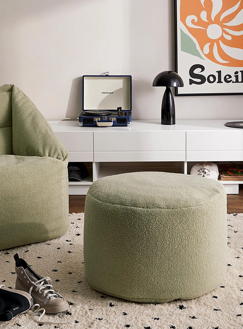 High-pile fleece pouf