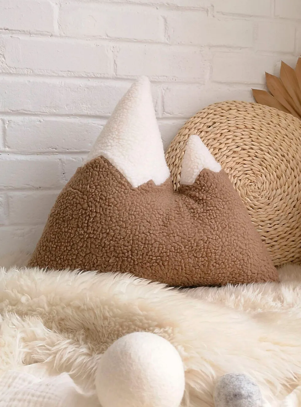 High-pile fleece snowy mountain cushion