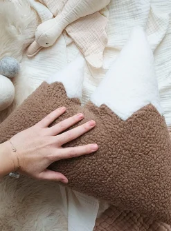 High-pile fleece snowy mountain cushion