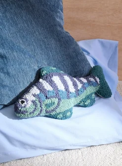 High-pile-fleece fish cushion