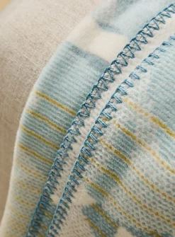 Horizon Flora leaf pattern throw