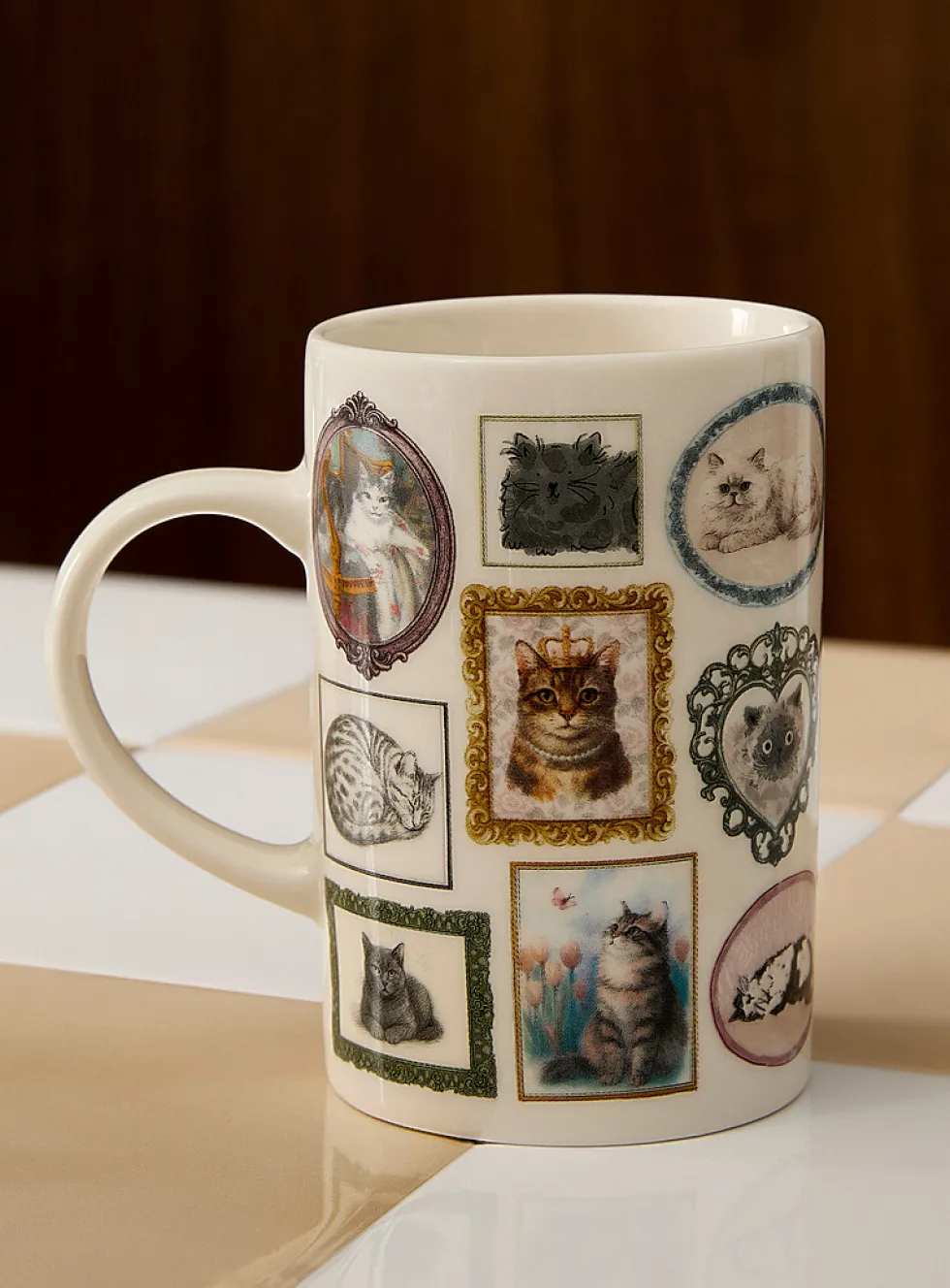 Kitten vintage frame mug