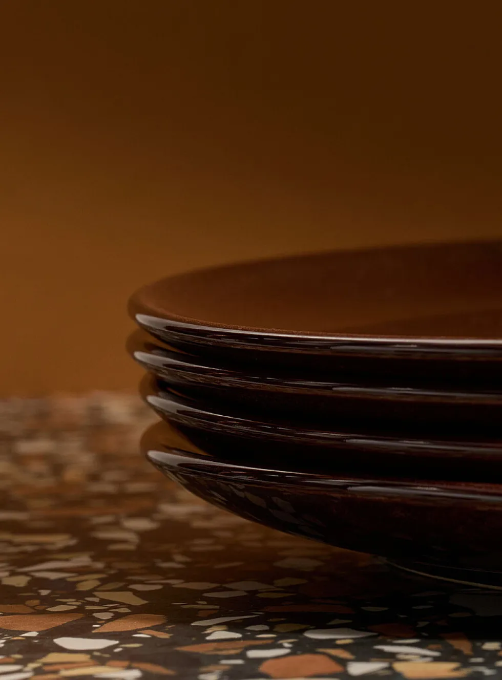 Large minimalist plate