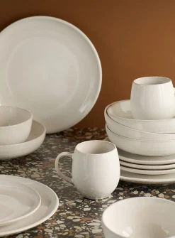Large minimalist plate