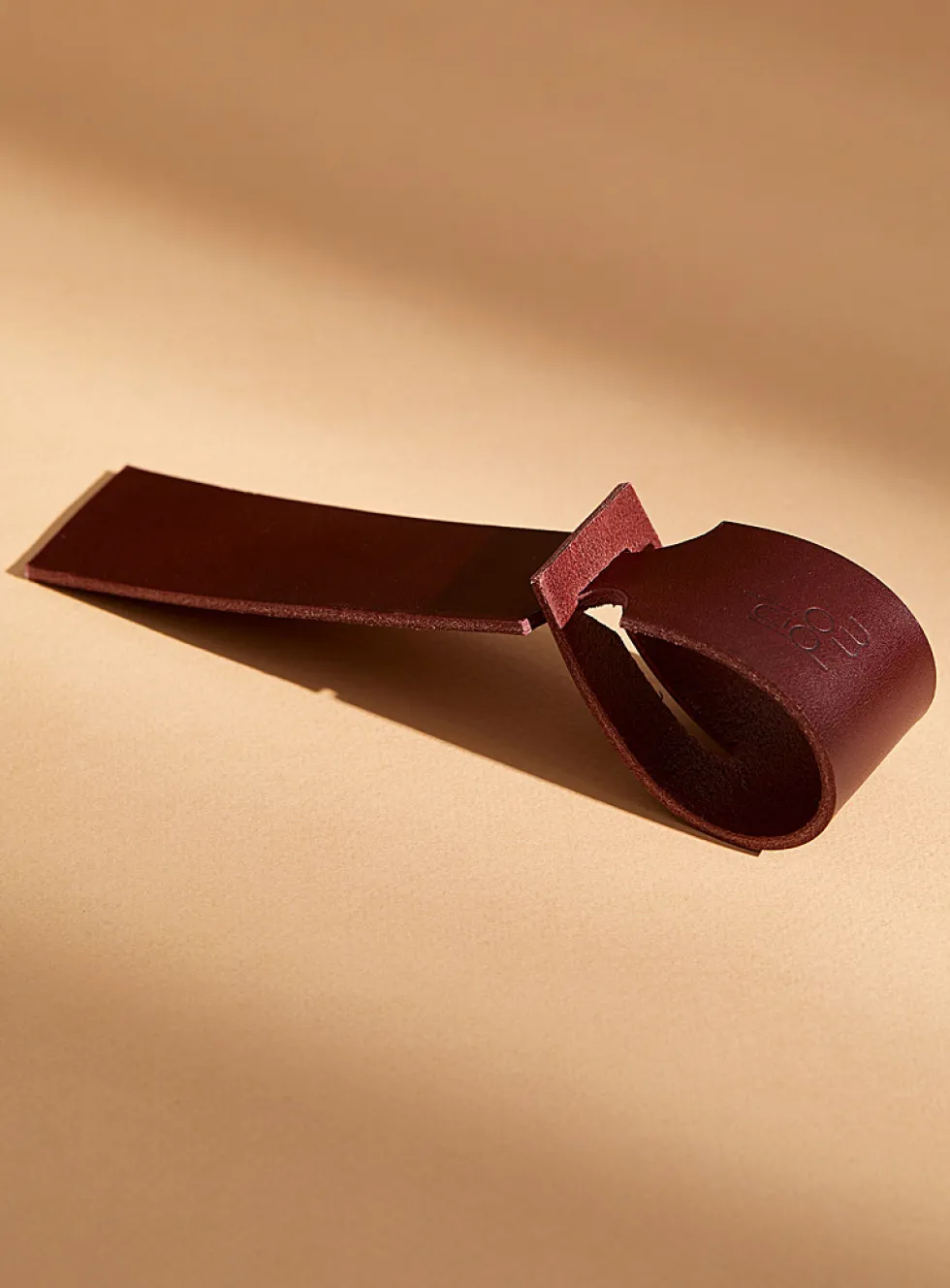 Leather luggage tag