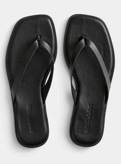 Leather V-strap cushioned sandals