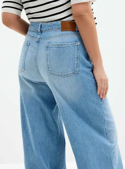 Light blue stretch jean
