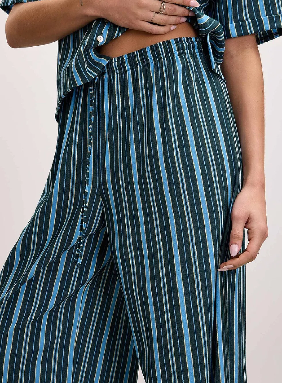 Lightweight piqué knit wide-leg pant