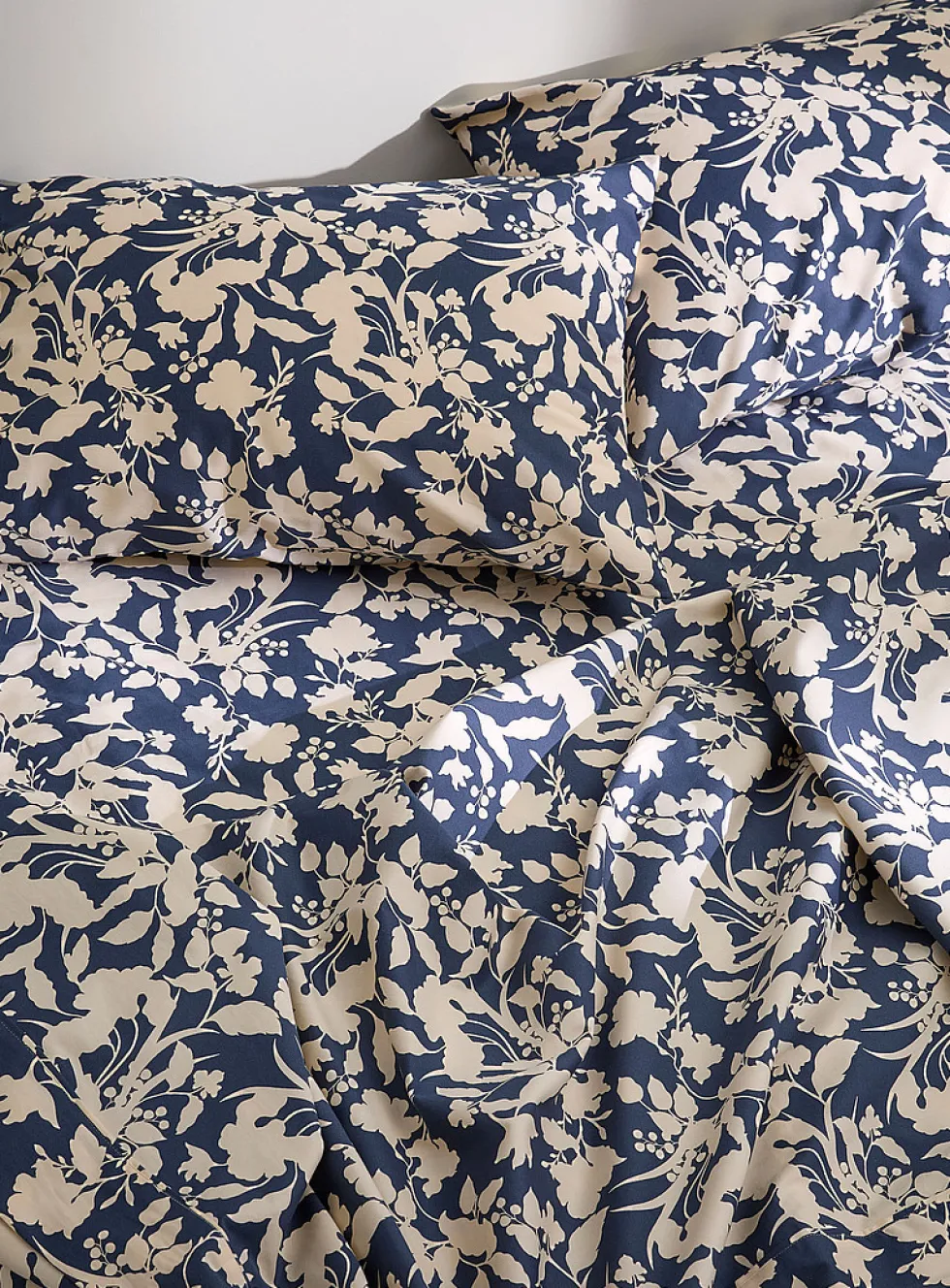 Lila floral poetry navy blue sheet set