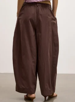 Loose elastic-waist barrel pant