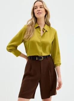 Loose fluid satin shirt
