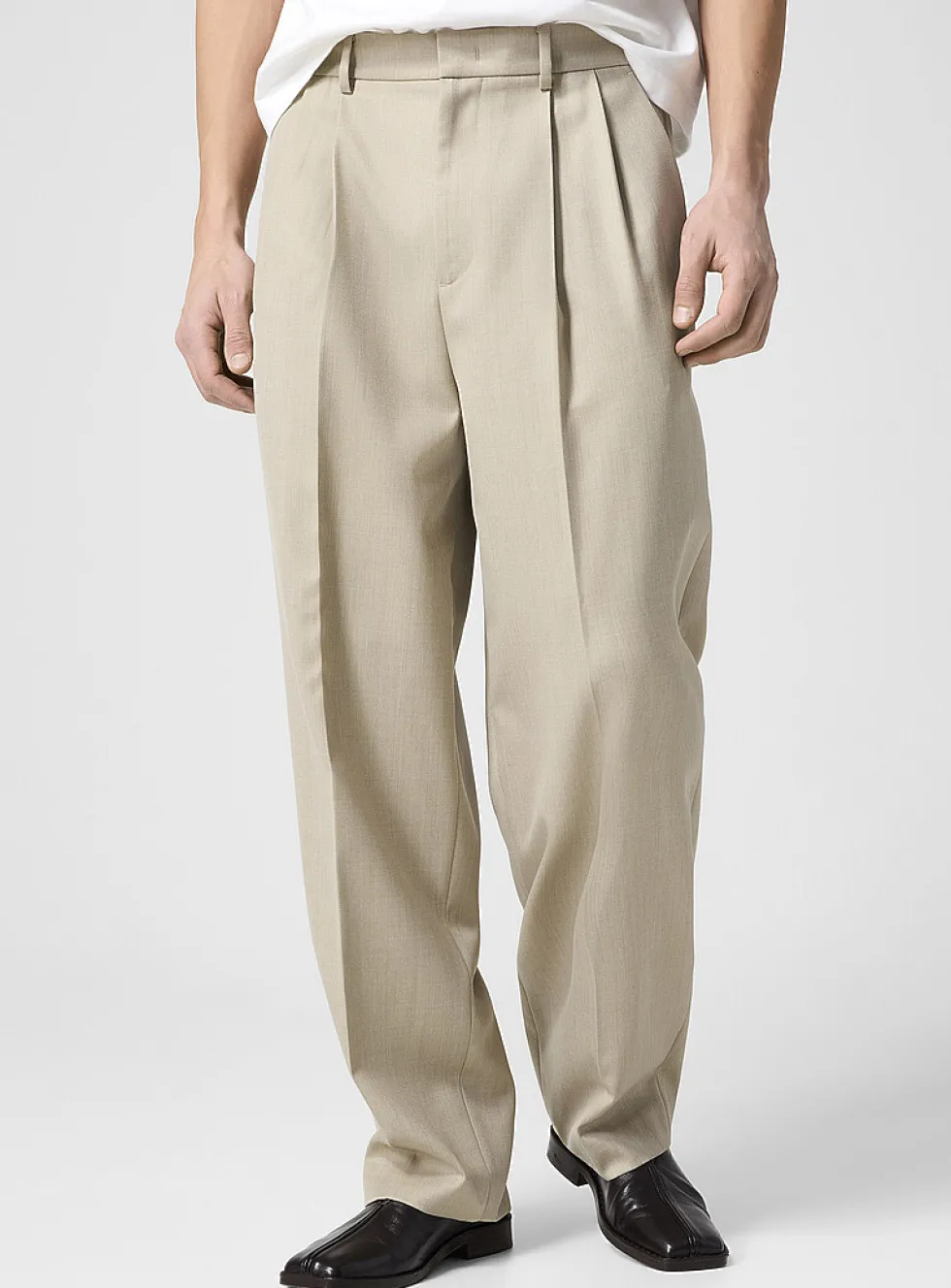 Loose pleated dress pant