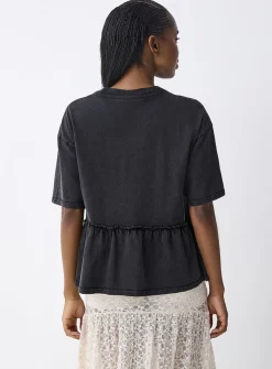 Loose ruffle tee