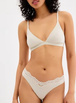 Low-rise lace thong