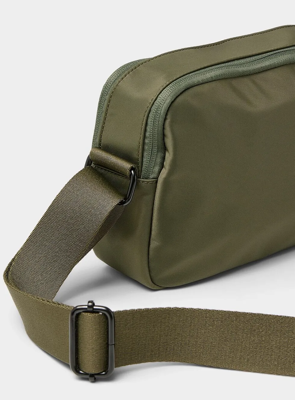 Luxurious fabric camera bag