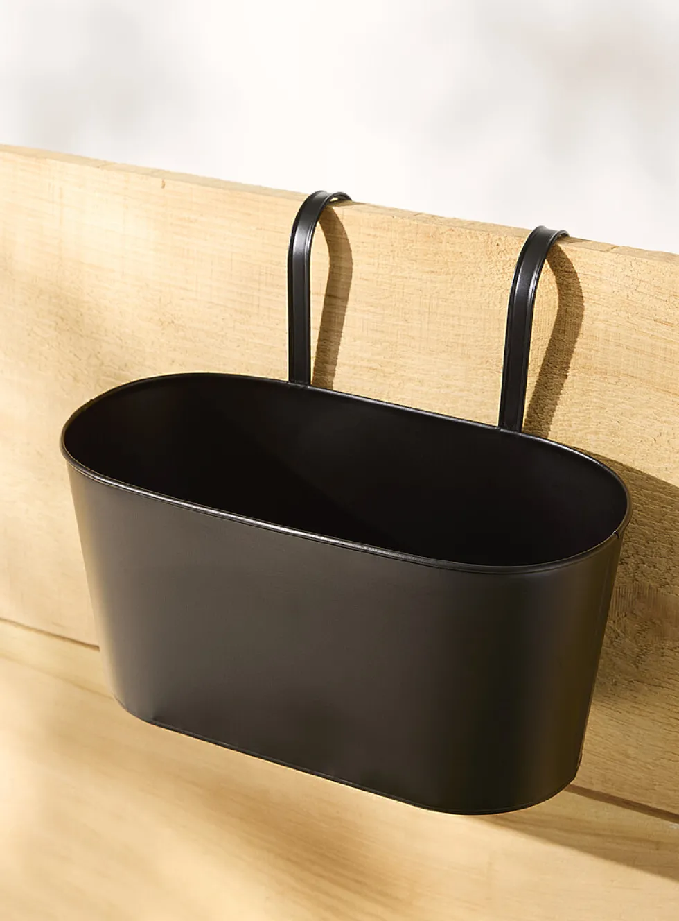 Metallic hanging planter