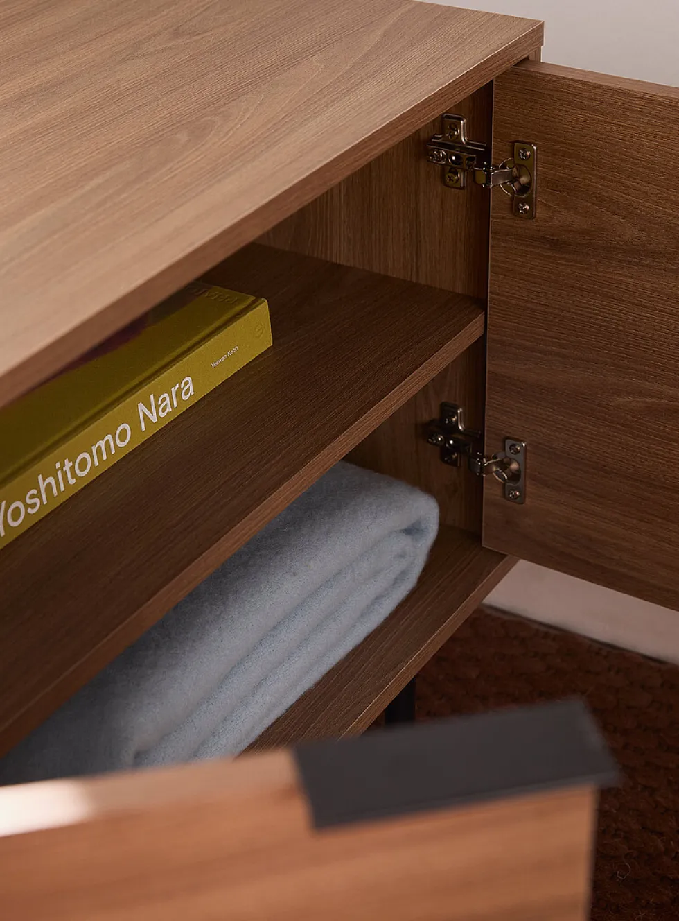 Metallic legs four-door minimalist TV unit