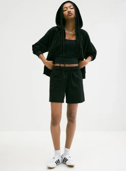 Mid-thigh fleece short